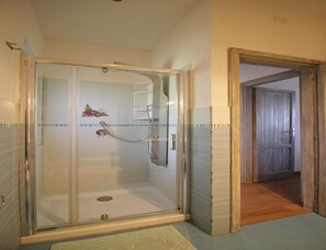 Classic-Apartment, 1 Schlafzimmer | Badezimmer | Dusche, Haartrockner