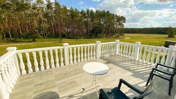 Classic House, 5 Bedrooms | Balcony