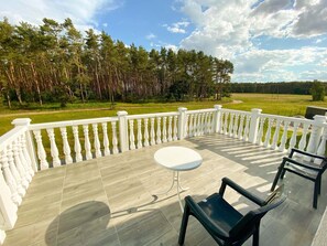 Maison Classique, 5 chambres | Balcon
