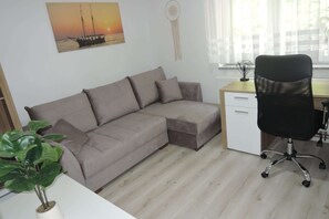 6 habitaciones, muebles diferentes y ropa de cama 