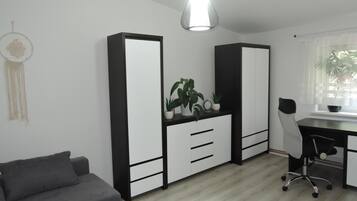 6 Schlafzimmer, individuell eingerichtet, Bettwäsche