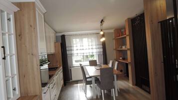 Classic House, 3 Bedrooms | Private kitchen