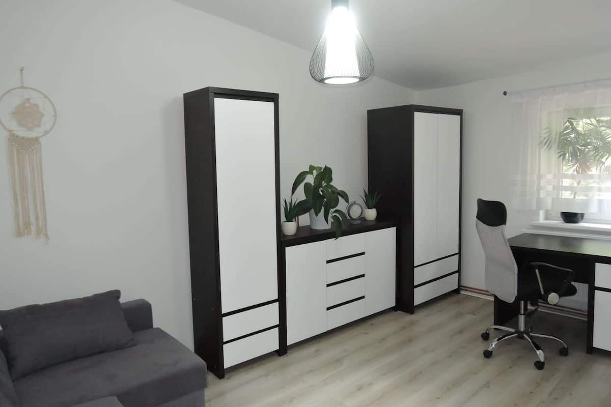 Comfort House, 3 Bedrooms | 6 bedrooms, individually furnished, bed sheets