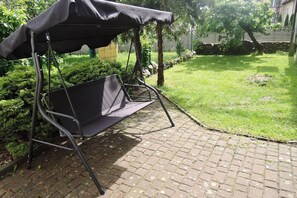 Comfort House, 3 Bedrooms | Garden - House in Nowogard by Lake Nowogardzkie (Nowogard)