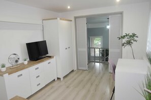 6 habitaciones, muebles diferentes y ropa de cama 