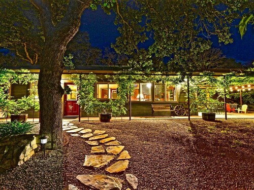 Quiet Cottage Rental for Two in Horse Country near Yosemite National Park Gateway, California