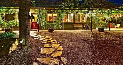 Quiet Cottage Rental for Two in Horse Country near Yosemite National Park Gateway, California