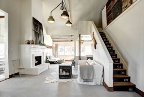 Living area - Luxury Cottage Rental with Modern Vintage Interior near Houston, Texas (Round Top)