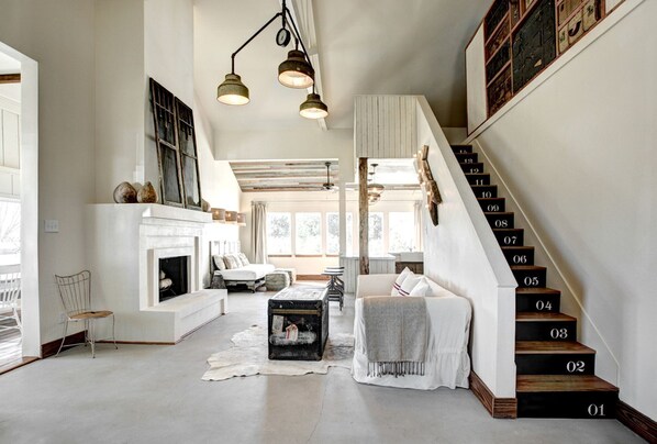 TV, fireplace, DVD player
