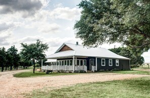 Exterior - Luxury Cottage Rental with Modern Vintage Interior near Houston, Texas (Round Top)