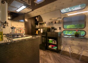 Private kitchen - Unique Accommodation for a Glamping Getaway in Columbia, Pennsylvania (Columbia)