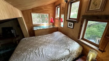 1 bedroom, desk, WiFi, bed sheets