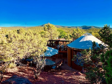 テラス / パティオ. Charming Yurt in the Cibola National Forest near Albuquerque, New Mexico