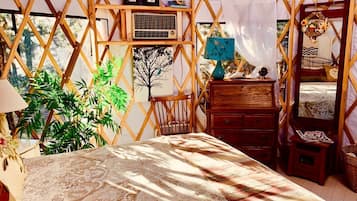 1 bedroom, desk, iron/ironing board, WiFi