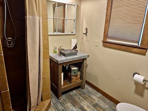 Towels, soap, shampoo, toilet paper