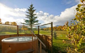 Outdoor spa tub - Rustic Mountain Cabin with a Hot Tub in Salida, Colorado (Salida)