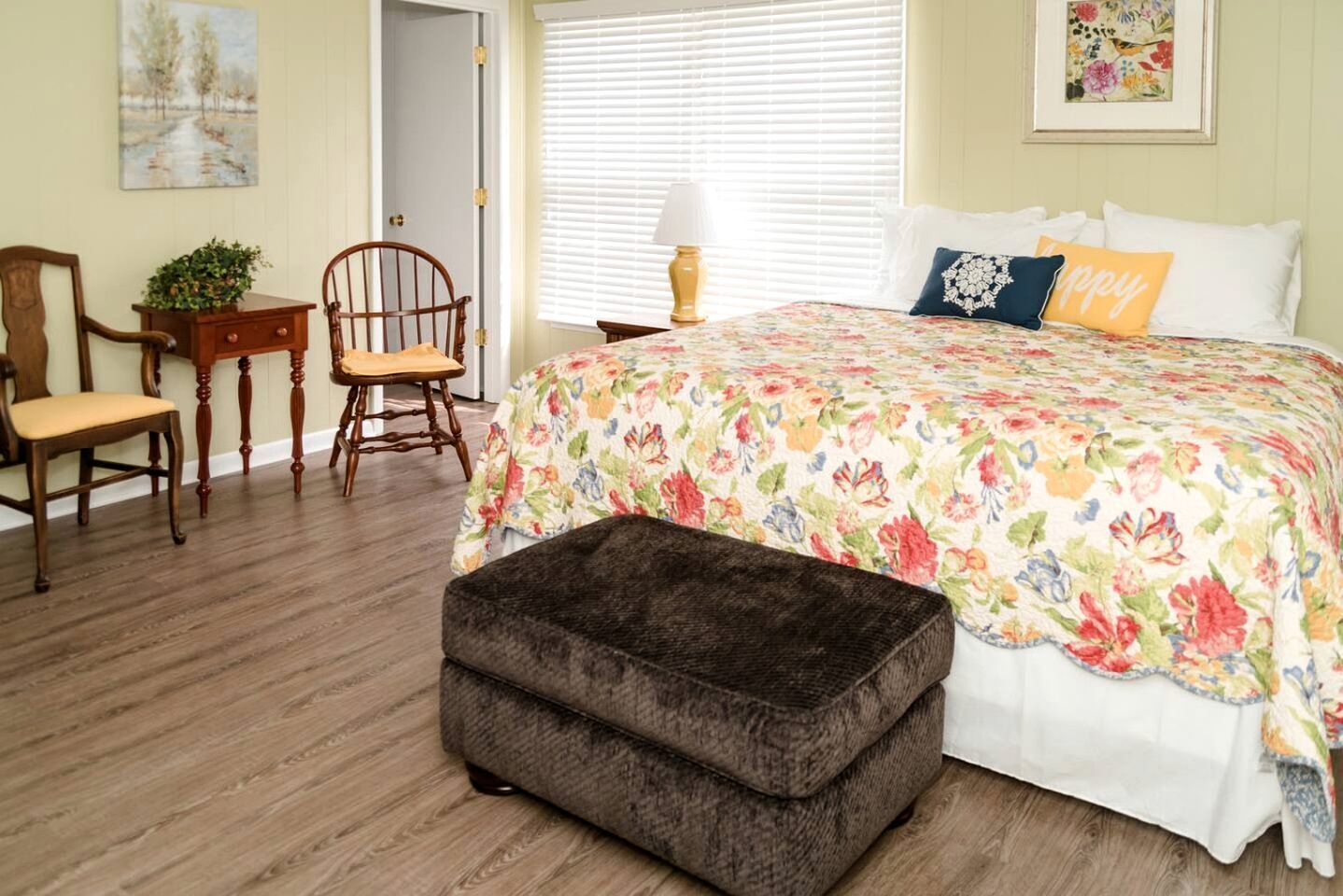 5 quartos, ferros/tábuas de passar roupa, Wi-Fi, roupa de cama