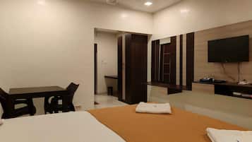 Deluxe Double Room, Balcony, Garden View