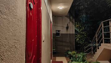 Deluxe Double Room, Balcony, Garden View | Interior