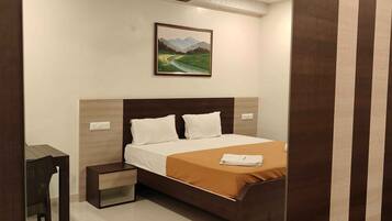 Deluxe Double Room, Balcony, Garden View