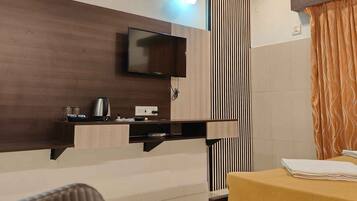 Deluxe Double Room, Balcony, Garden View