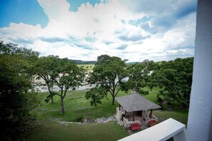 Property grounds - Riverfront Cabin with Spacious Interior, Large Deck and Views in Texas (Wimberley)
