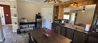 Cozy Creekside Cottage with Deck and Fire Pit in Camp Verde, Arizona