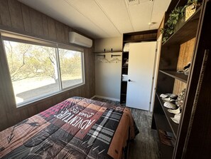 Room - Cozy Creekside Cottage with Deck and Fire Pit in Camp Verde, Arizona (Camp Verde)