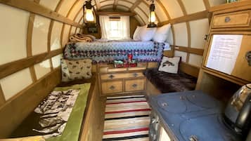 1 bedroom, bed sheets