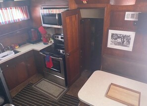 Private kitchen - Serene 3-bedroom house with AC in charming Key West (Key West)