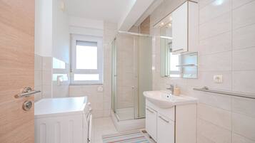 Classic Apartment, Partial Sea View | Bathroom | Separate tub and shower, hair dryer, towels