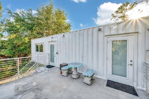 Terrace/patio - Upcycled Shipping Containers Transformed into a Glamping Home for a Unique Florida Vacation (Jupiter)