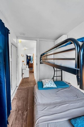Room - Upcycled Shipping Containers Transformed into a Glamping Home for a Unique Florida Vacation (Jupiter)