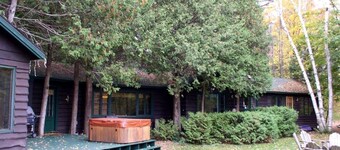 Waterfront Lodge Ideal for Water Activities in Wilmington, NY