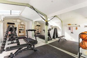 Fitness facility - Luxury Villas Hawthorn Haven with Heated Pool (Hawthorn)