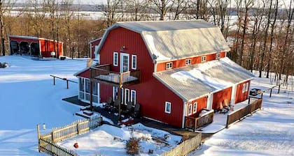 Beautifully Furnished Barn Getaway Located on a Sustainable Living Farm near Metropolis, Illinois