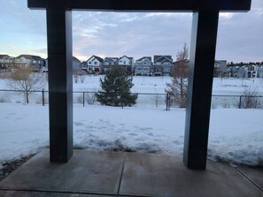 Exterior - Swithome Properties Cozy Studio Pond View, Near Yeg Airport (Edmonton)