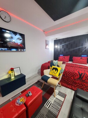 Living room - Swithome Properties Cozy Studio Pond View, Near Yeg Airport (Edmonton)