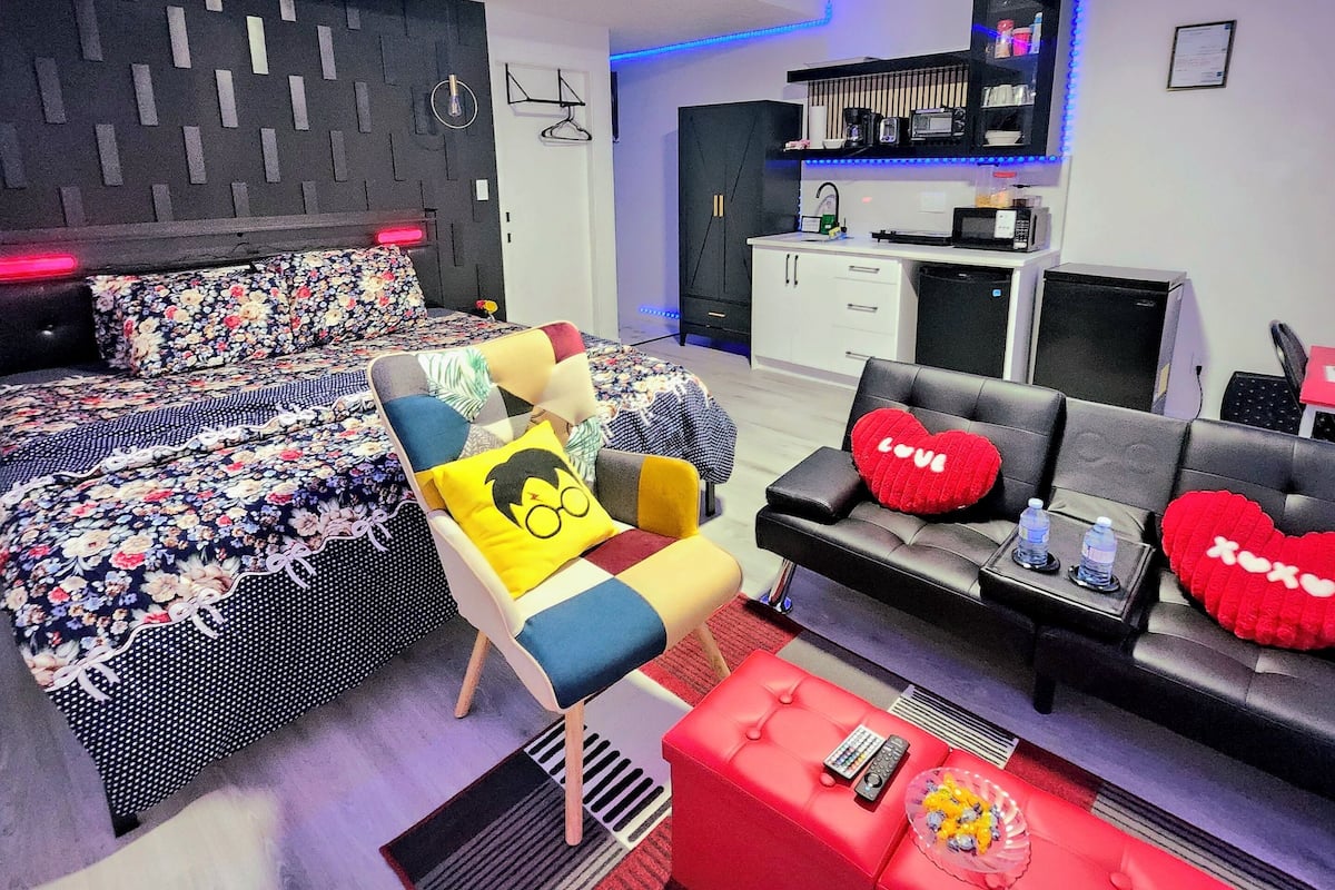 House, 1 Bedroom | Living room