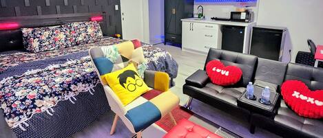 House, 1 Bedroom | Living room