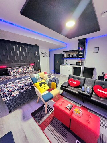 Swithome Properties Cozy Studio Pond View, Near Yeg Airport