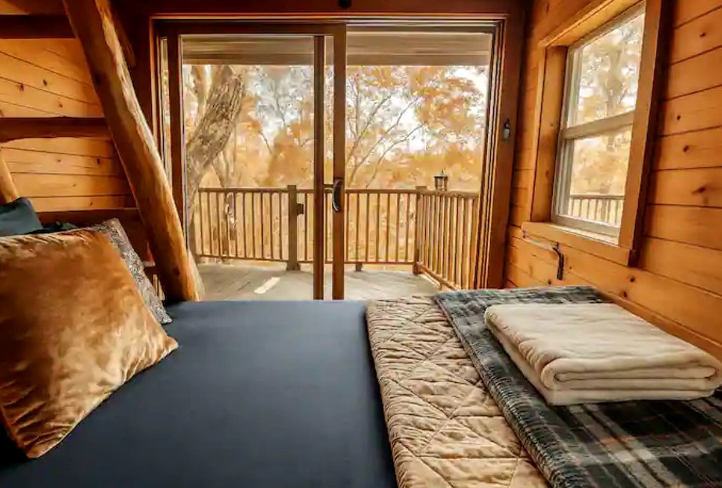 2 bedrooms, bed sheets