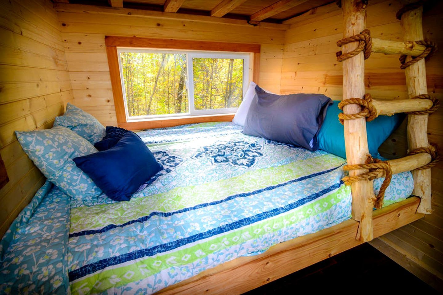 2 bedrooms, bed sheets