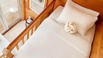 2 bedrooms, bed sheets
