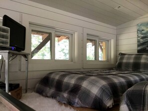 2 bedrooms, WiFi, bed sheets - Glamping in North Carolina for Weekend Getaways near Asheville (Tuckasegee)