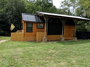 Exterior - Glamping in North Carolina for Weekend Getaways near Asheville (Tuckasegee)