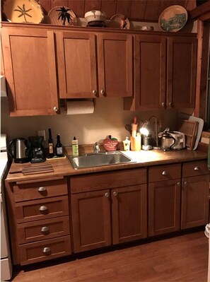 Private kitchen - Vacation Rental with Spa and Pool on Winery near Healdsburg, California (Cloverdale)