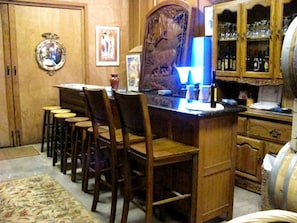 Bar (on property) - Vacation Rental with Spa and Pool on Winery near Healdsburg, California (Cloverdale)