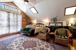 Interior - Vacation Rental with Spa and Pool on Winery near Healdsburg, California (Cloverdale)