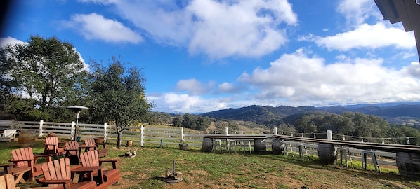 Terrace/patio - Vacation Rental with Spa and Pool on Winery near Healdsburg, California (Cloverdale)